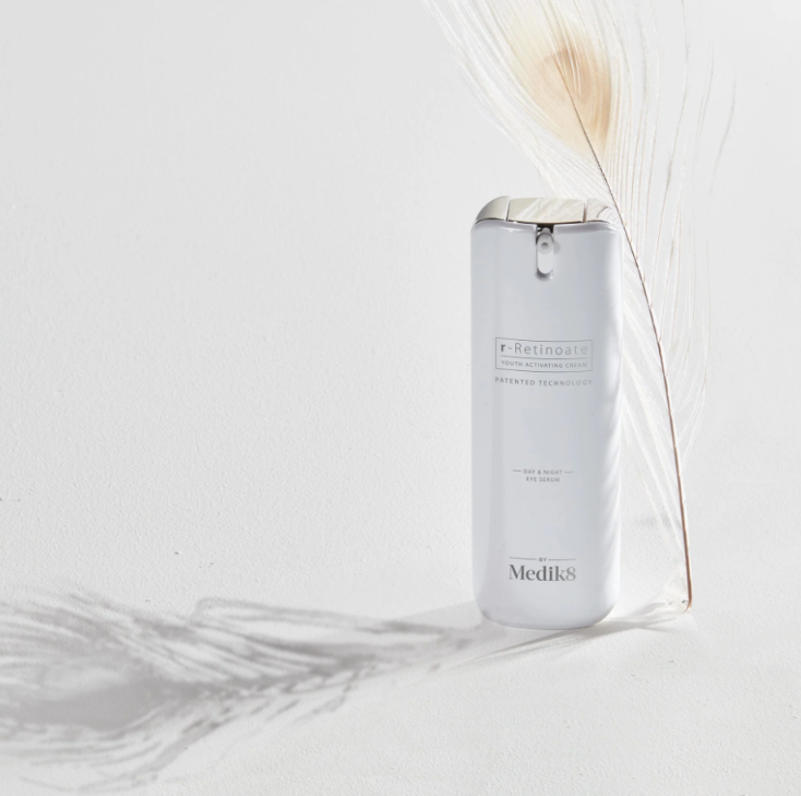Medik8 Piel Bella de por Vida R-RETINOATE® DAY & NIGHT EYE SERUM Suero Activador de Juventud para el Contorno de Ojos (Día y Noche)