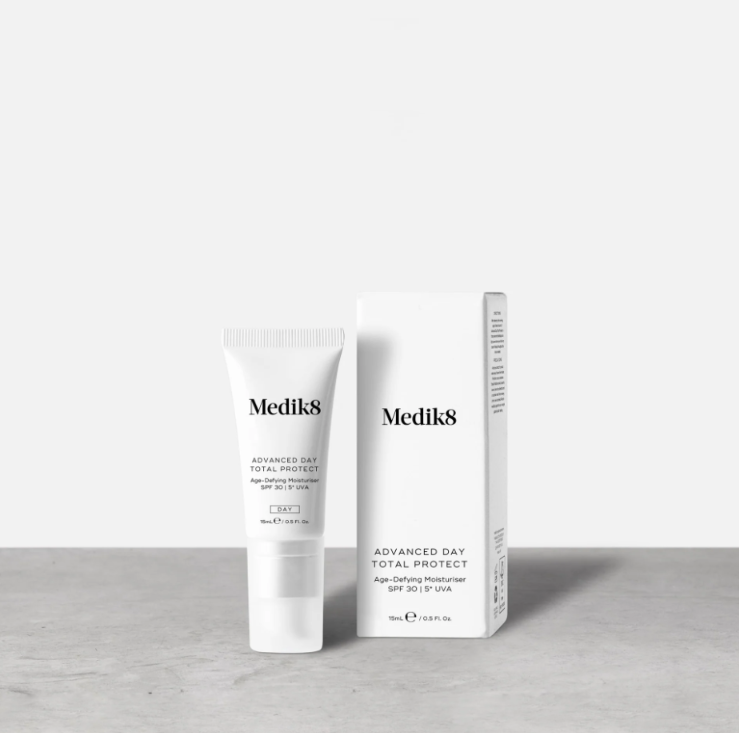 Medik8 Piel Bella de por Vida ADVANCED DAY TOTAL PROTECT™ (TRAVEL SIZE) Crema hidratante antiedad SPF 30 | 5* UVA