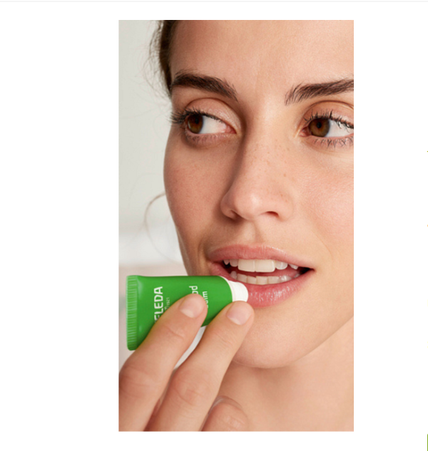 Weleda cosmética natural y bio Skin Food Lip Balm, reparación intensiva para los labios