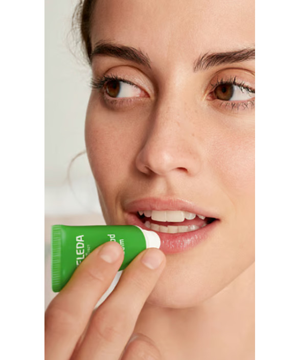 Weleda cosmética natural y bio Skin Food Lip Balm, reparación intensiva para los labios
